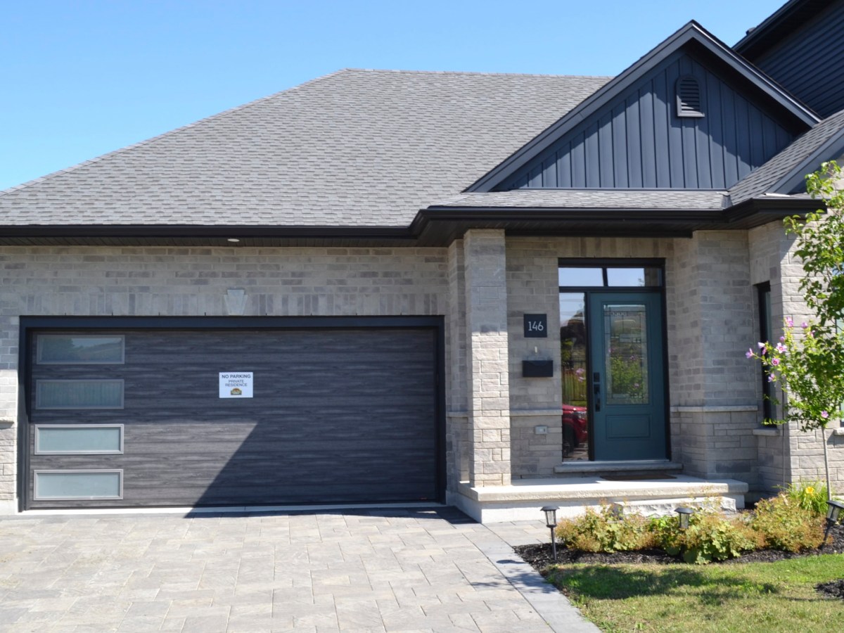 Bungalow at 2261 Linkway&nbsp;Boulevard