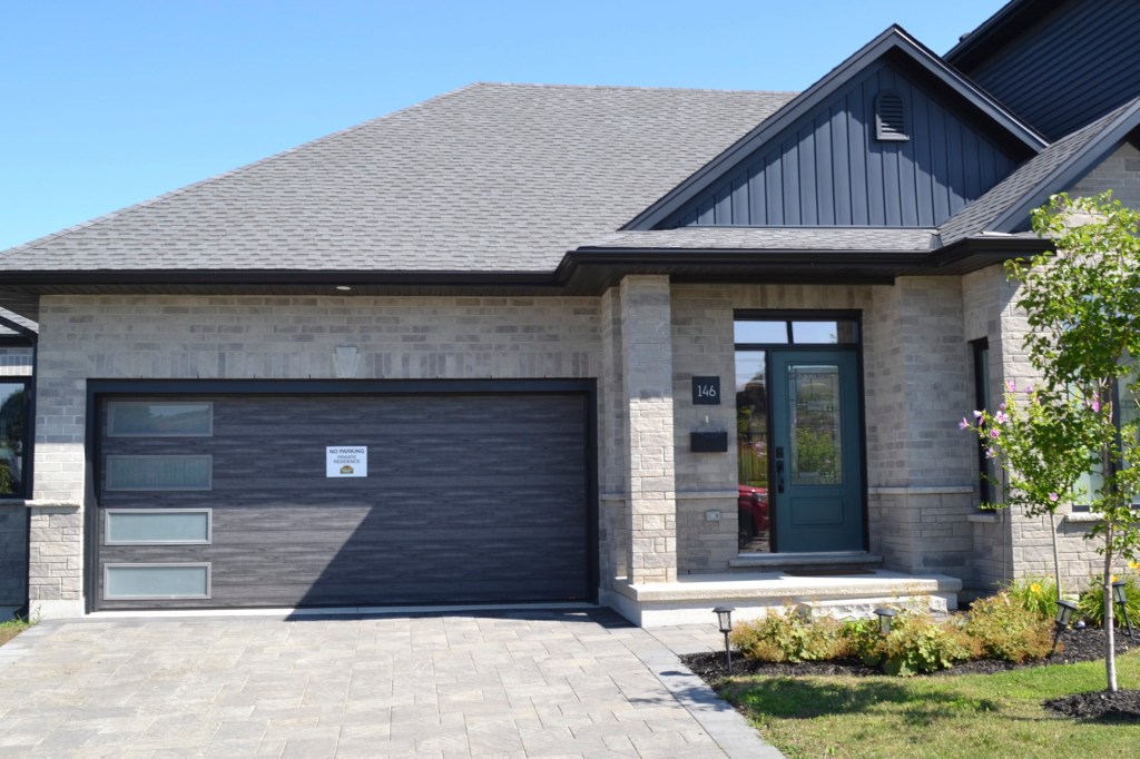 Bungalow at 2261 Linkway&nbsp;Boulevard